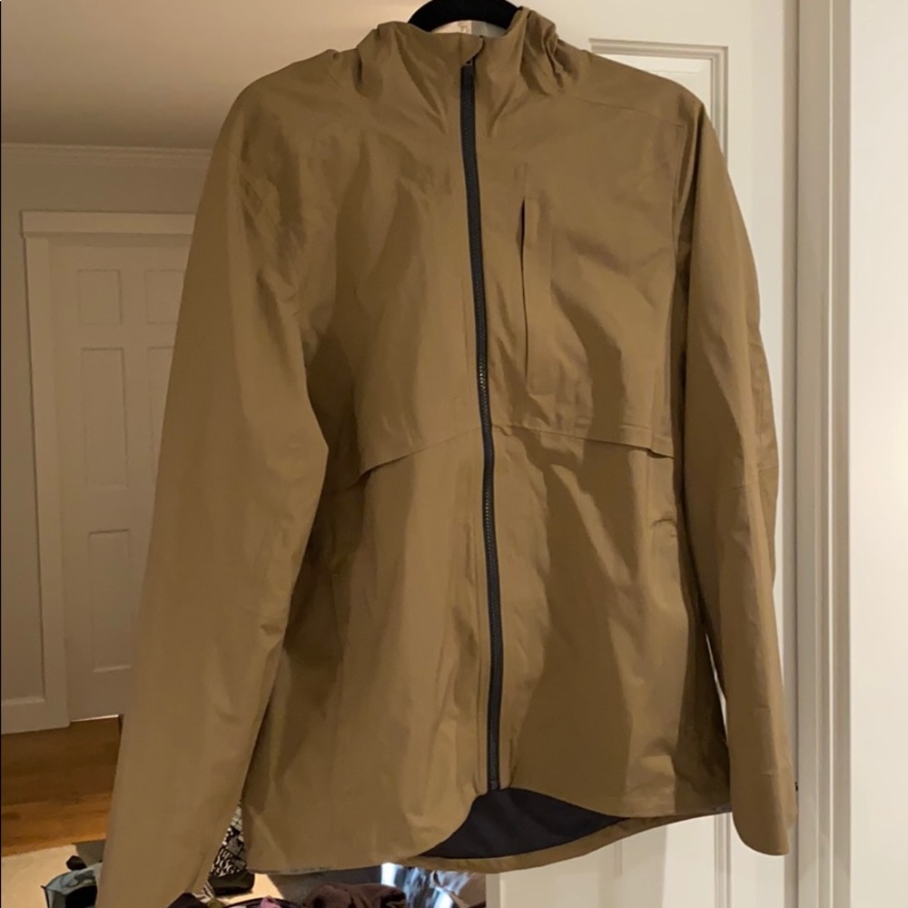 Lulu Lemon Outpour Shell Jacket